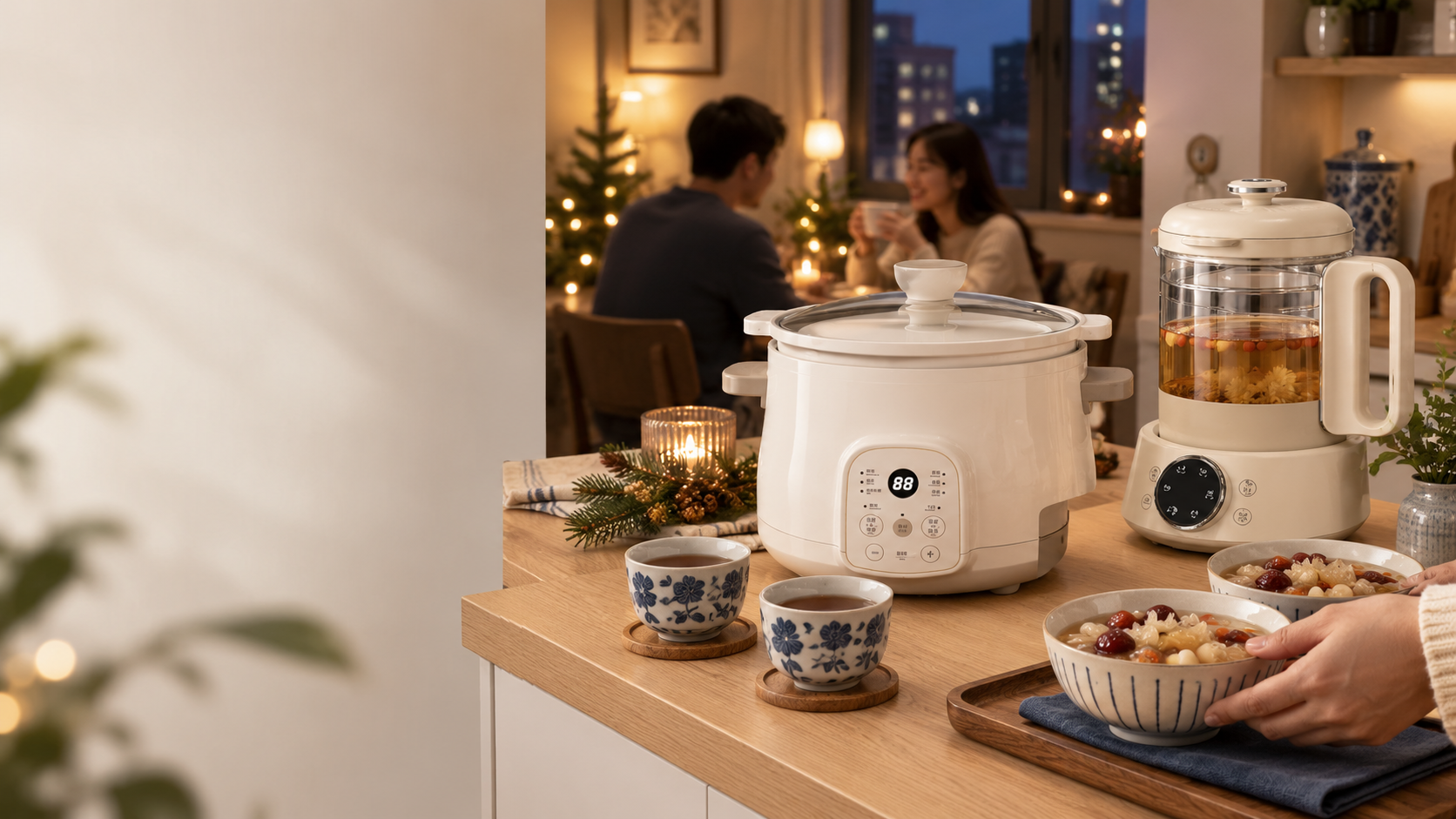 冬日晚飯後，ISP-24EG 燉盅與 IOK-30Y 養生壺配搭糖水及熱茶的家居場景